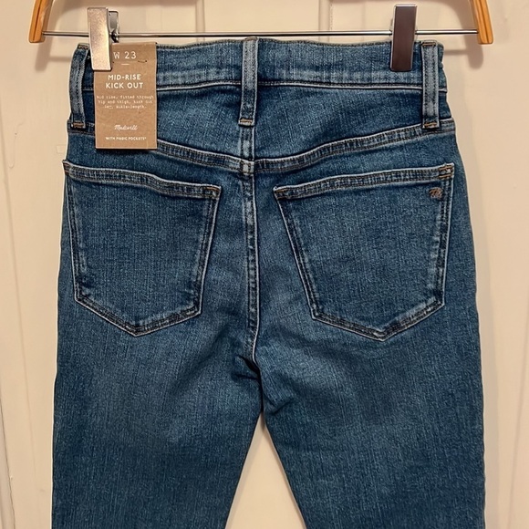 Madewell Kick Out Crop Jeans in Cherryville Wash - Picture 12 of 16